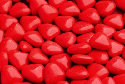 Una dolce idea per San Valentino: confetti a forma di cuore!